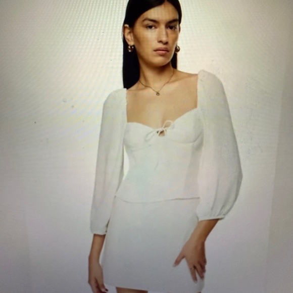Wilfred Novella Blouse in white from Aritzia - Picture 2 of 4